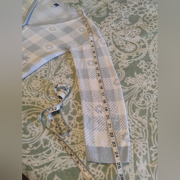Old Navy Light Blue and White Checkered Cardigan - Picture 4 of 6